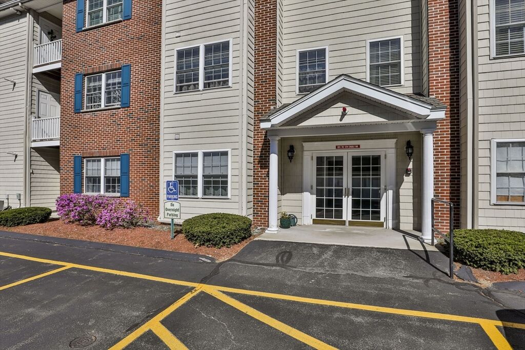 Property Photo:  122 Eagle Dr 122  MA 01876 