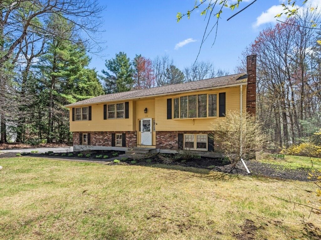 Property Photo:  114 Mason Rd  MA 01520 