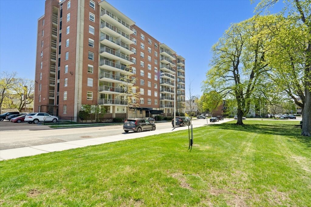 Property Photo:  80 Salisbury St 101  MA 01609 