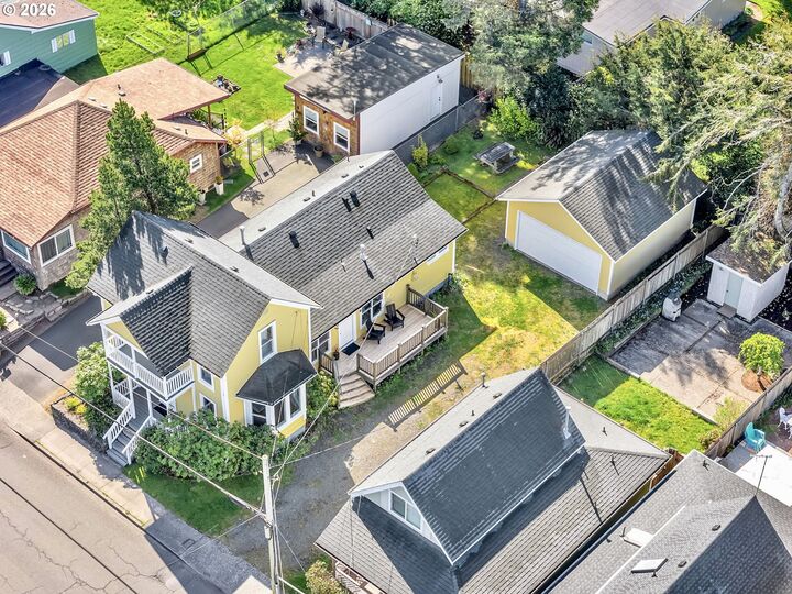 Property Photo:  727 12th Ave  OR 97138 