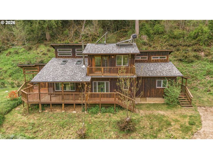 Property Photo: 93537 Deadwood Creek Rd OR 97430