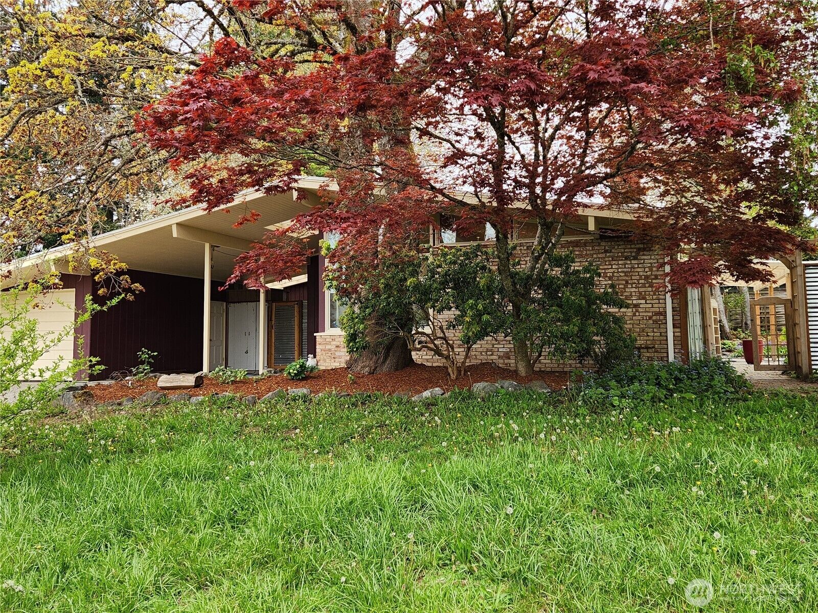 Property Photo: 2104 Myrtle Place SE WA 98501