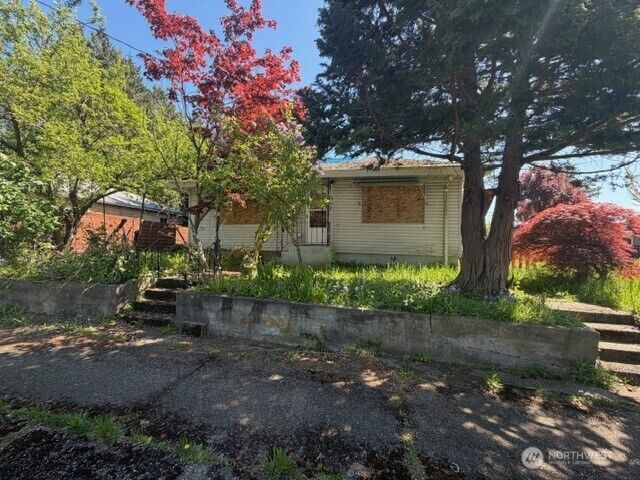 Property Photo:  1110 N Rainier Avenue  WA 98312 