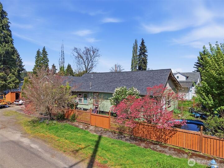 Property Photo:  1301  Oxford Avenue  WA 98531 
