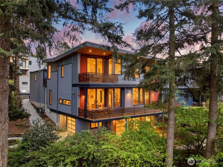 Property Photo:  4019  131st Place SE  WA 98006 