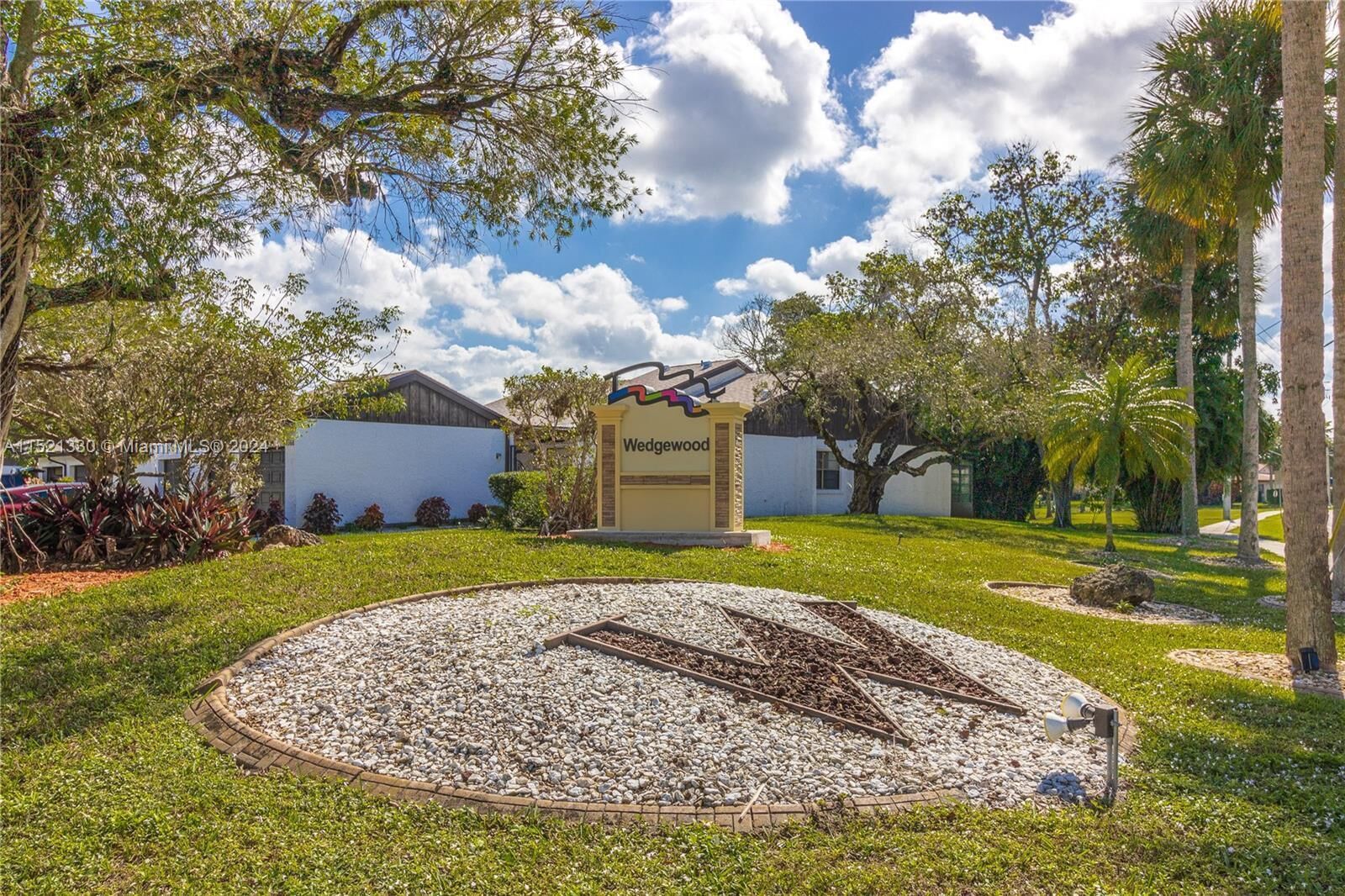 Property Photo:  6343 W Pinehurst Cir W D36  FL 33321 