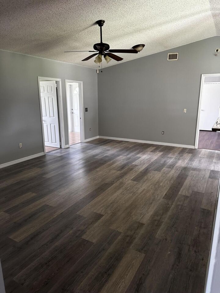 Property Photo: 1021 SW Dubois Avenue FL 34953
