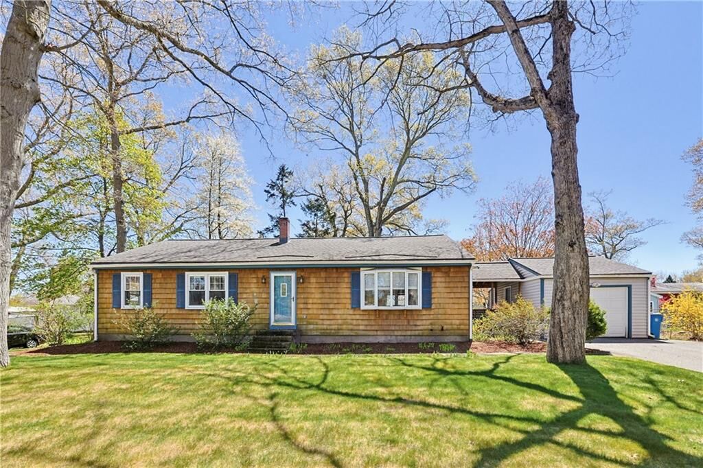 Property Photo:  26 Alton Ave Avenue  RI 02864 