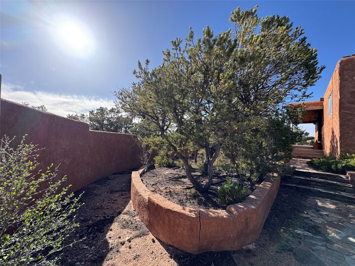 Property Photo:  1092 Mansion Ridge Road  NM 87501 