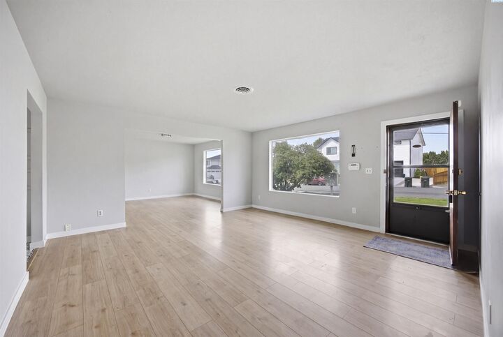 Property Photo:  1816 Beacon Rd  WA 98930 