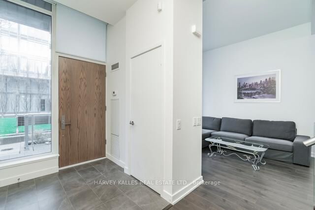 Property Photo:  121 McMahon Drive Th12  ON M2K 0C2 