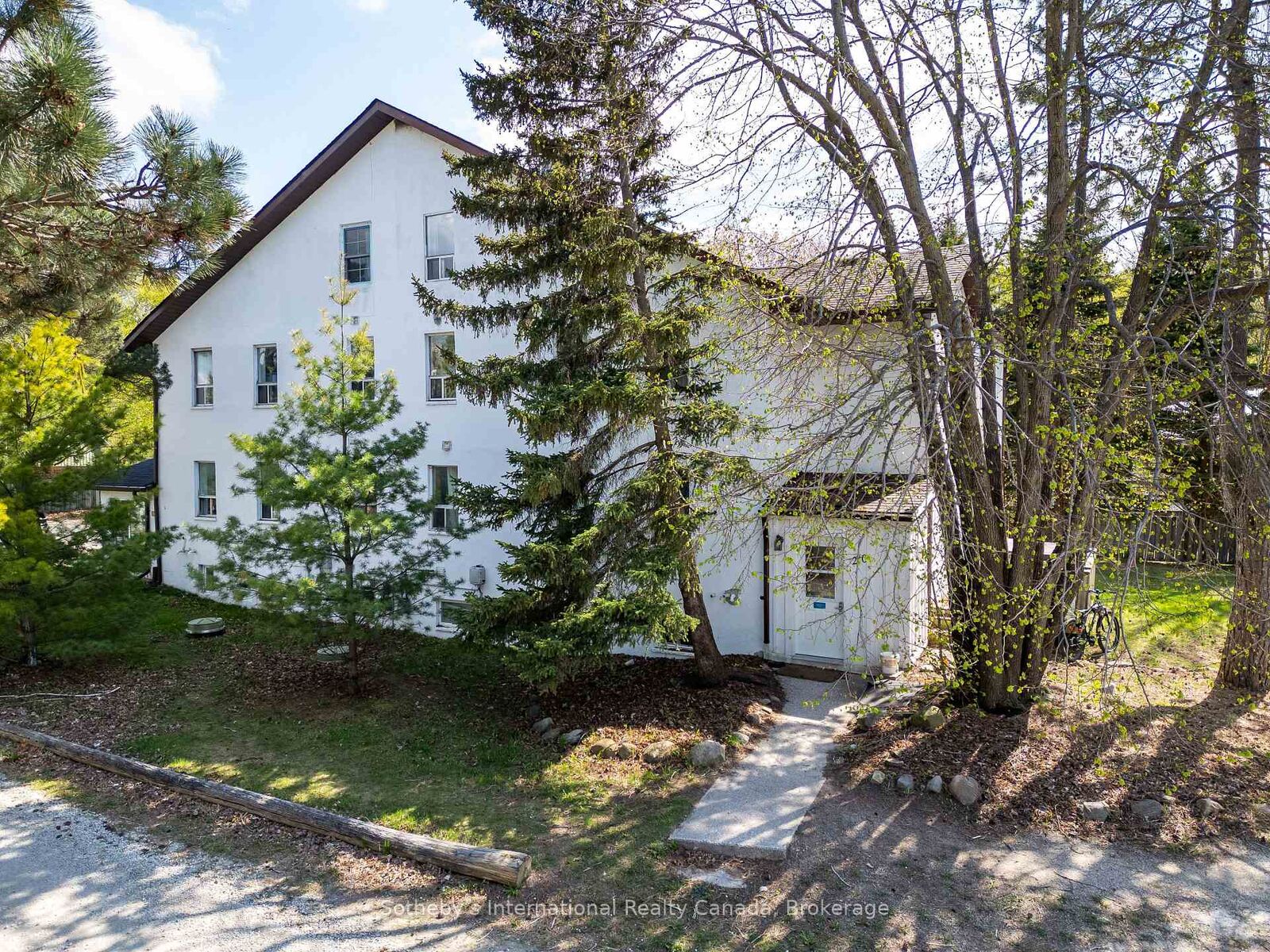 Property Photo: 210 Arlberg Crescent ON L9Y 0M1