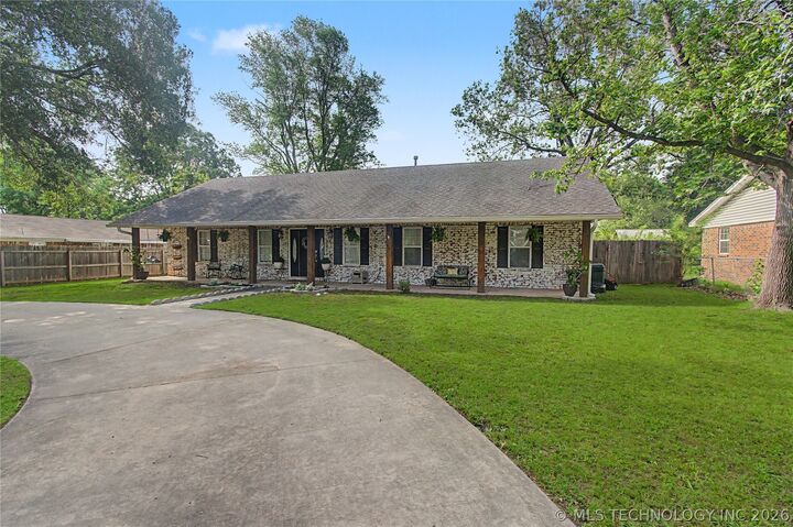 Property Photo:  502 NW J Street  OK 74462 