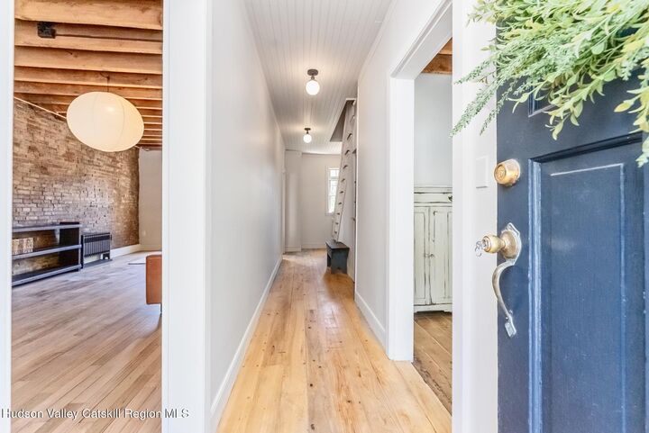 Property Photo:  72 Hunter  NY 12401 