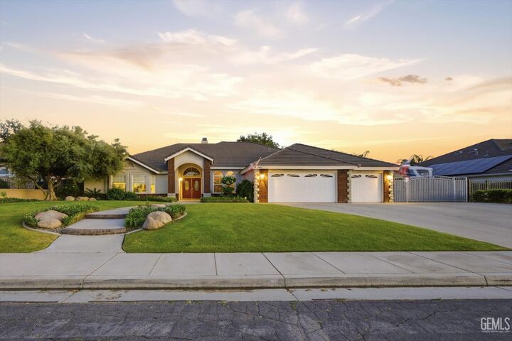 Property Photo: 14005 Austin Creek Avenue CA 93314