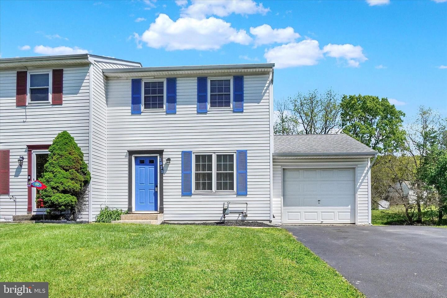 Property Photo:  1911 Pin Oak Drive 4  PA 17402 
