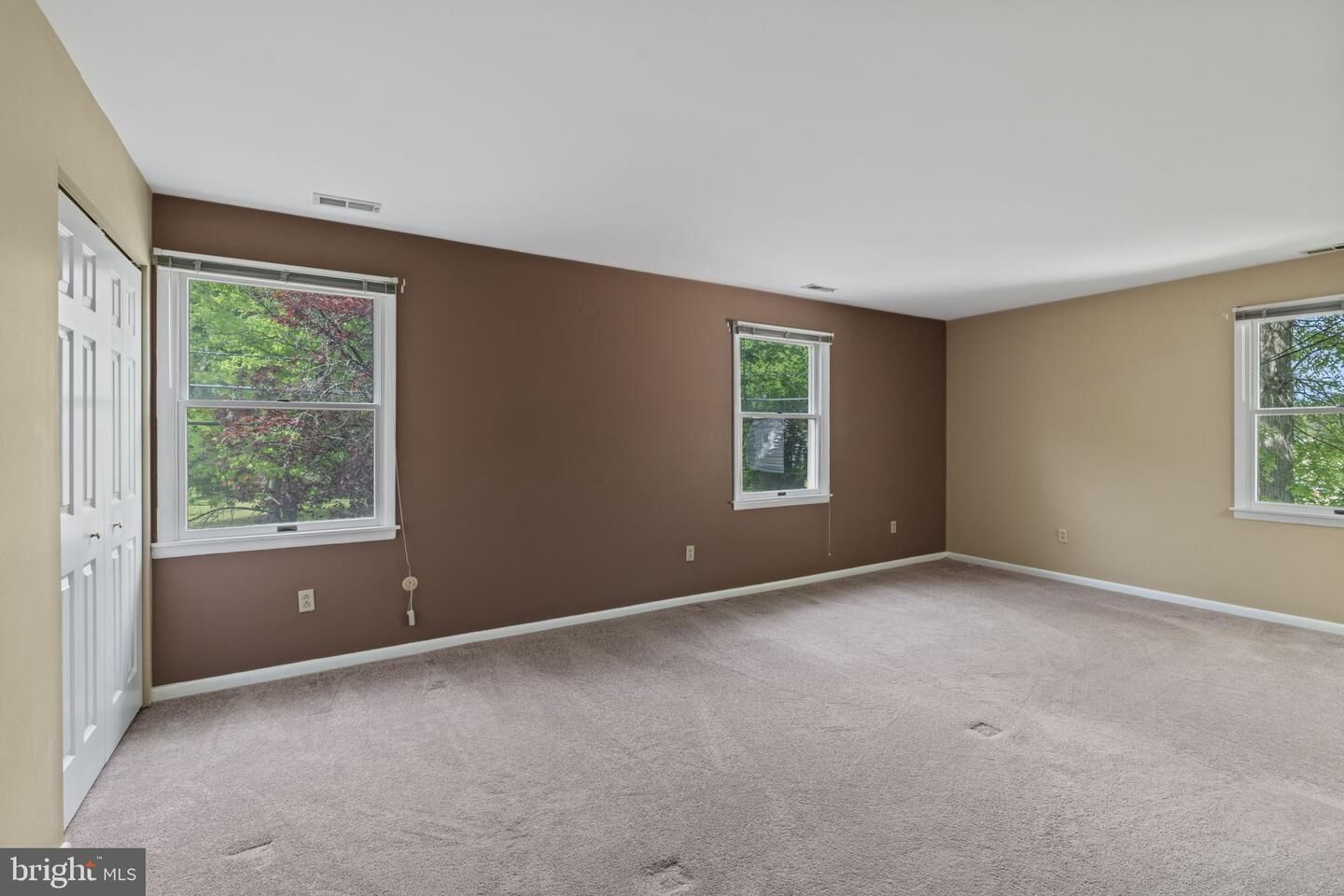 Property Photo:  621 S Forklanding Road  NJ 08052 