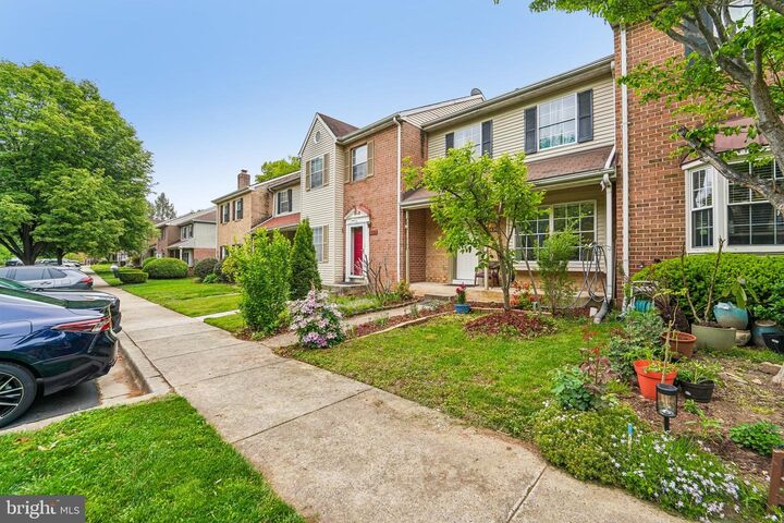 Property Photo:  19634 White Saddle Drive  MD 20874 