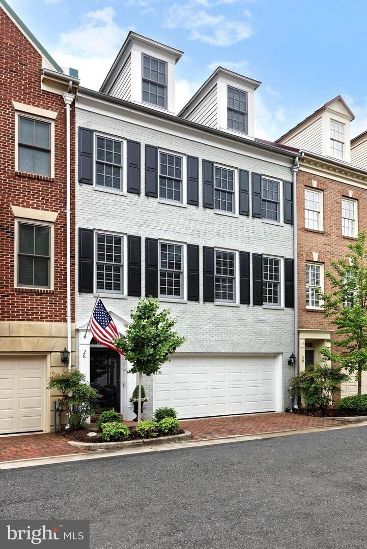 Property Photo:  28 Alexander Street  VA 22314 
