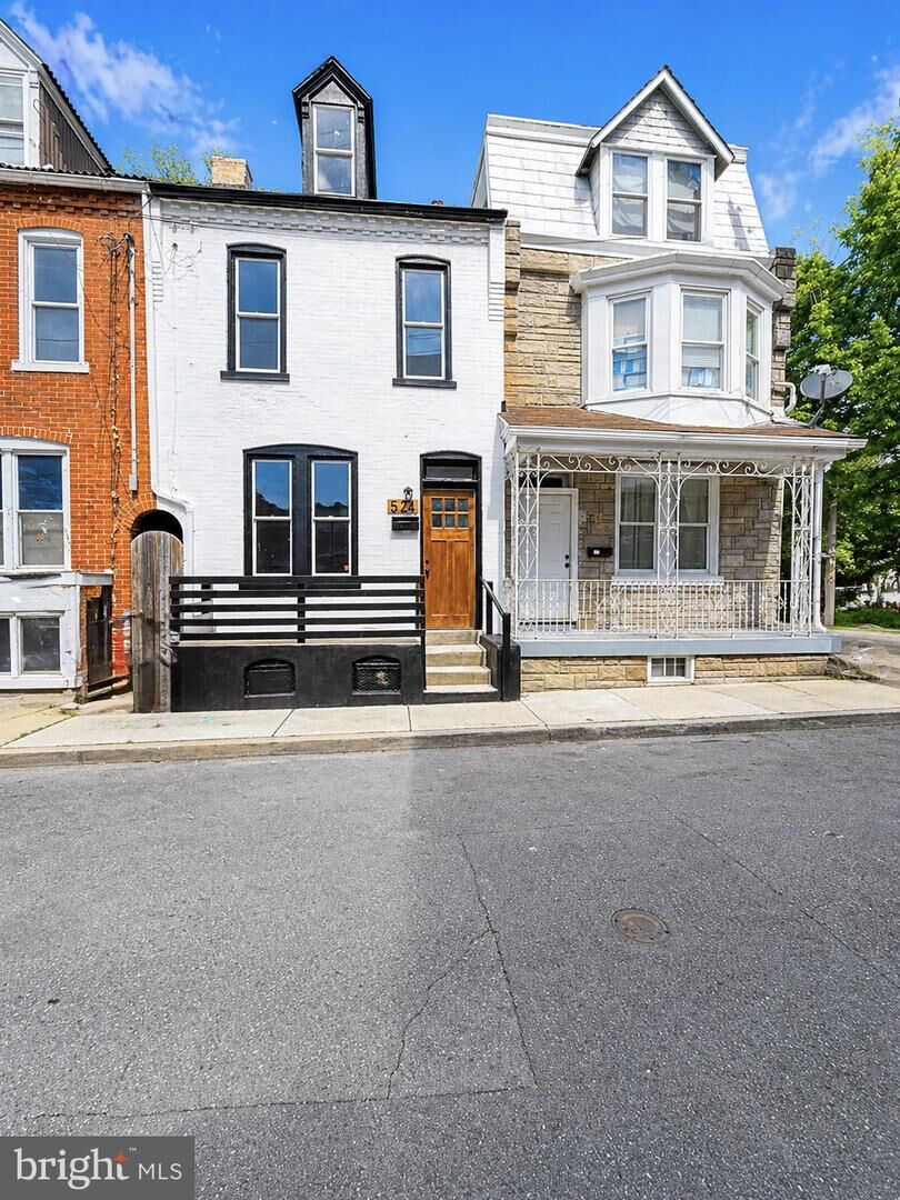 Property Photo:  524 Locust Street  PA 17602 