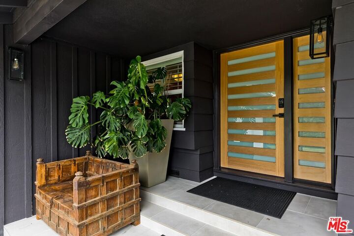 Property Photo:  23916 Califa St  CA 91367 