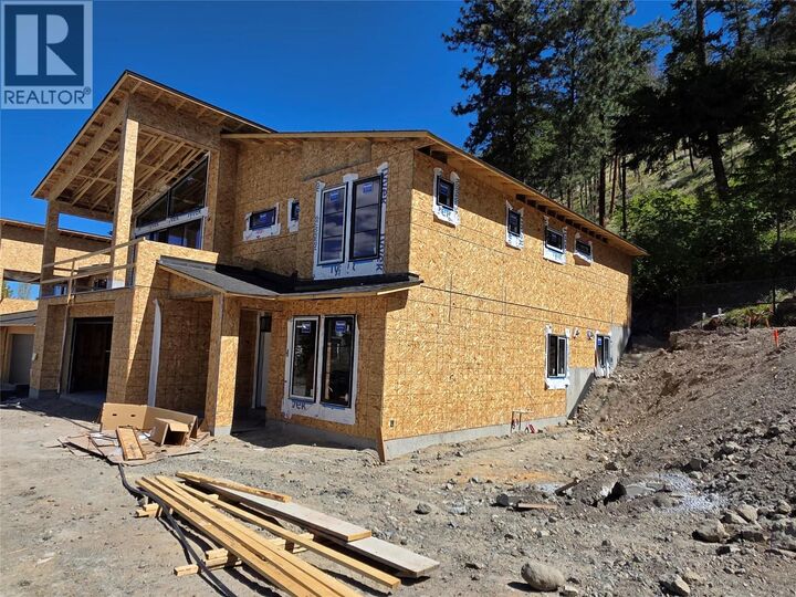 Property Photo:  487 Clifton Road North  BC V1V 1H1 