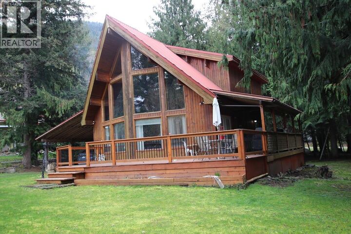 Property Photo: 432 Bayles Road BC V0G 1R1
