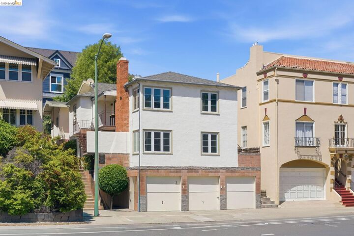 Property Photo:  2257 Park Blvd  CA 94606 
