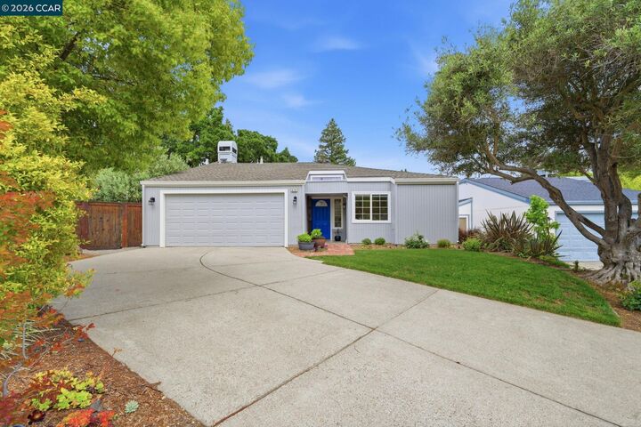 Property Photo:  370 Scarlet Oak Ct  CA 94523 