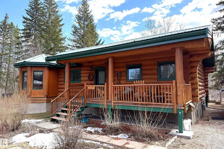 Property Photo:  1411 Park Crescent  AB T0E 0A2 