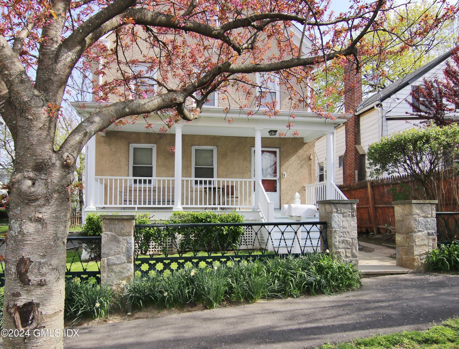 Property Photo:  25 Division Street West 2  CT 06830 