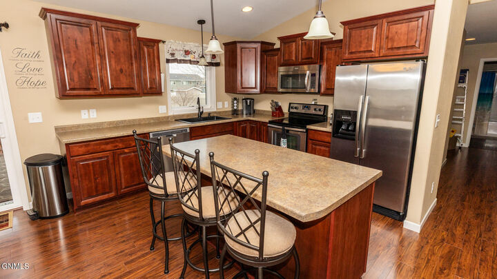 Property Photo:  1802 4th Avenue SW  ND 58554 