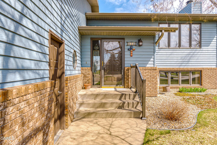 Property Photo:  410 3rd Street  ND 58565 