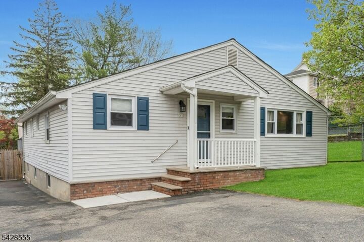 Property Photo:  31 Roome St  NJ 07035 