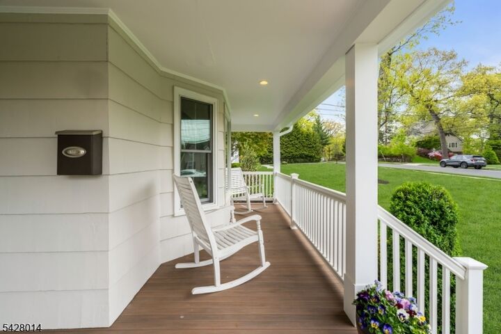 Property Photo:  1050 Lawrence Avenue  NJ 07090 