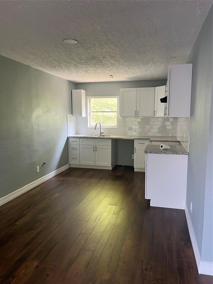 Property Photo:  5911 Grace Lane 3  TX 77021 