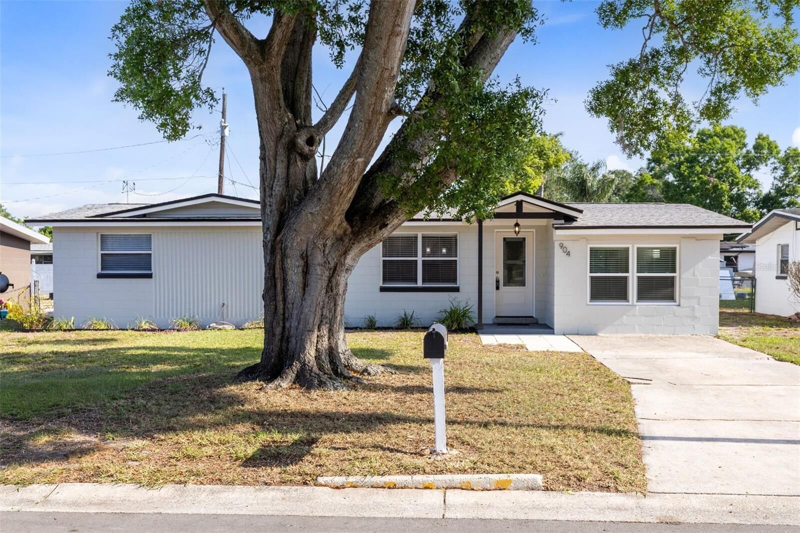 Property Photo:  904 Hawaii Drive  FL 34761 