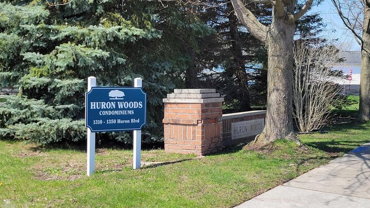 Property Photo:  1330 Huron Boulevard  MI 48040-1257 
