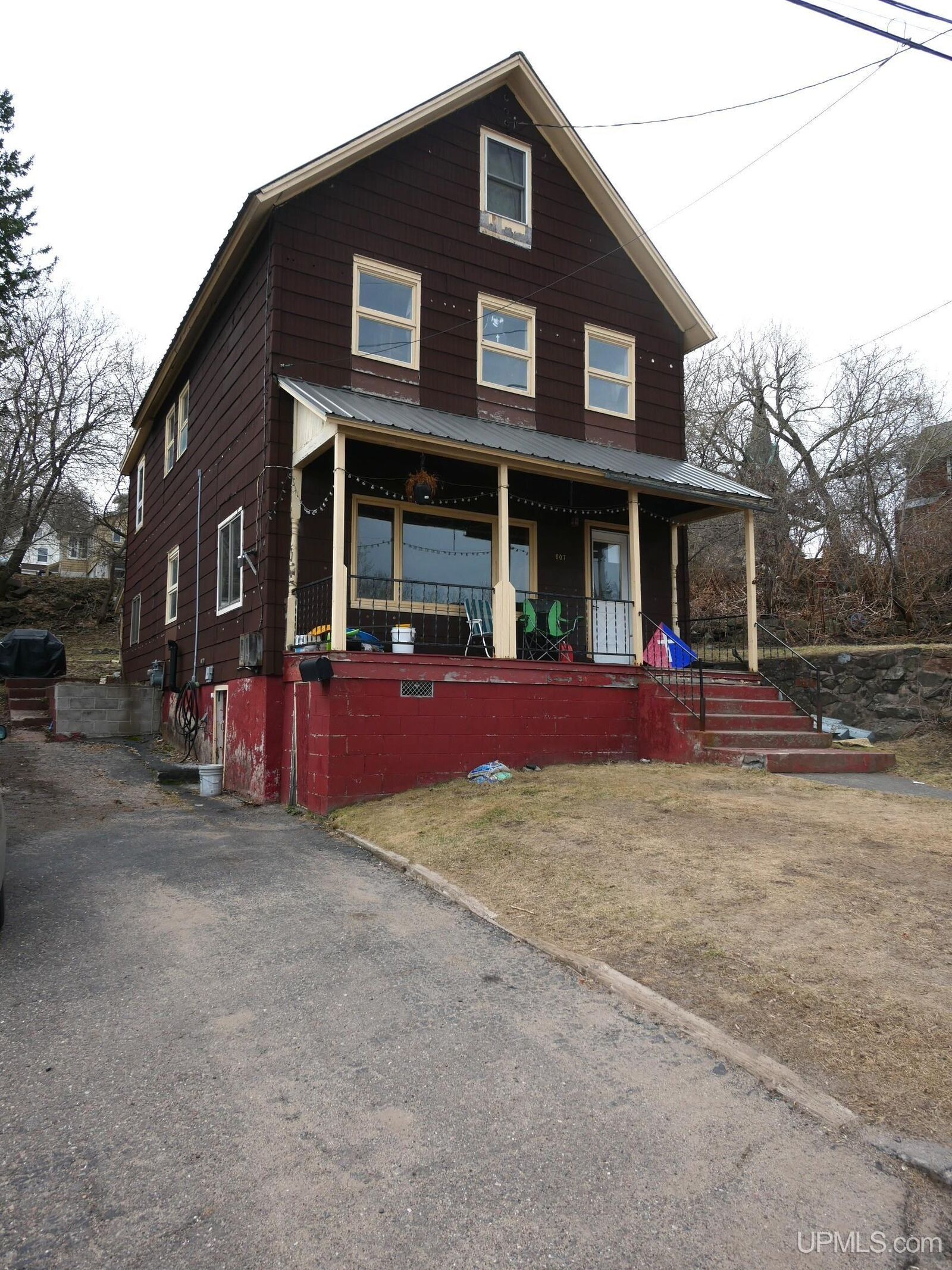 Property Photo:  807 E Montezuma Avenue  MI 49931 