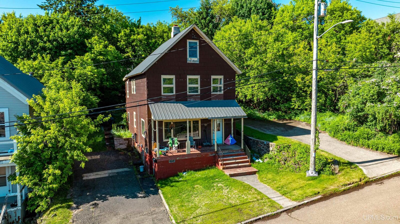 Property Photo:  807 E Montezuma Avenue  MI 49931 