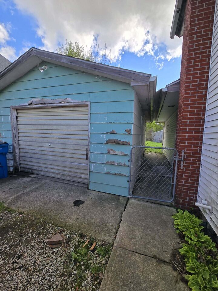 Property Photo: 407 Chestnut Street MI 49274