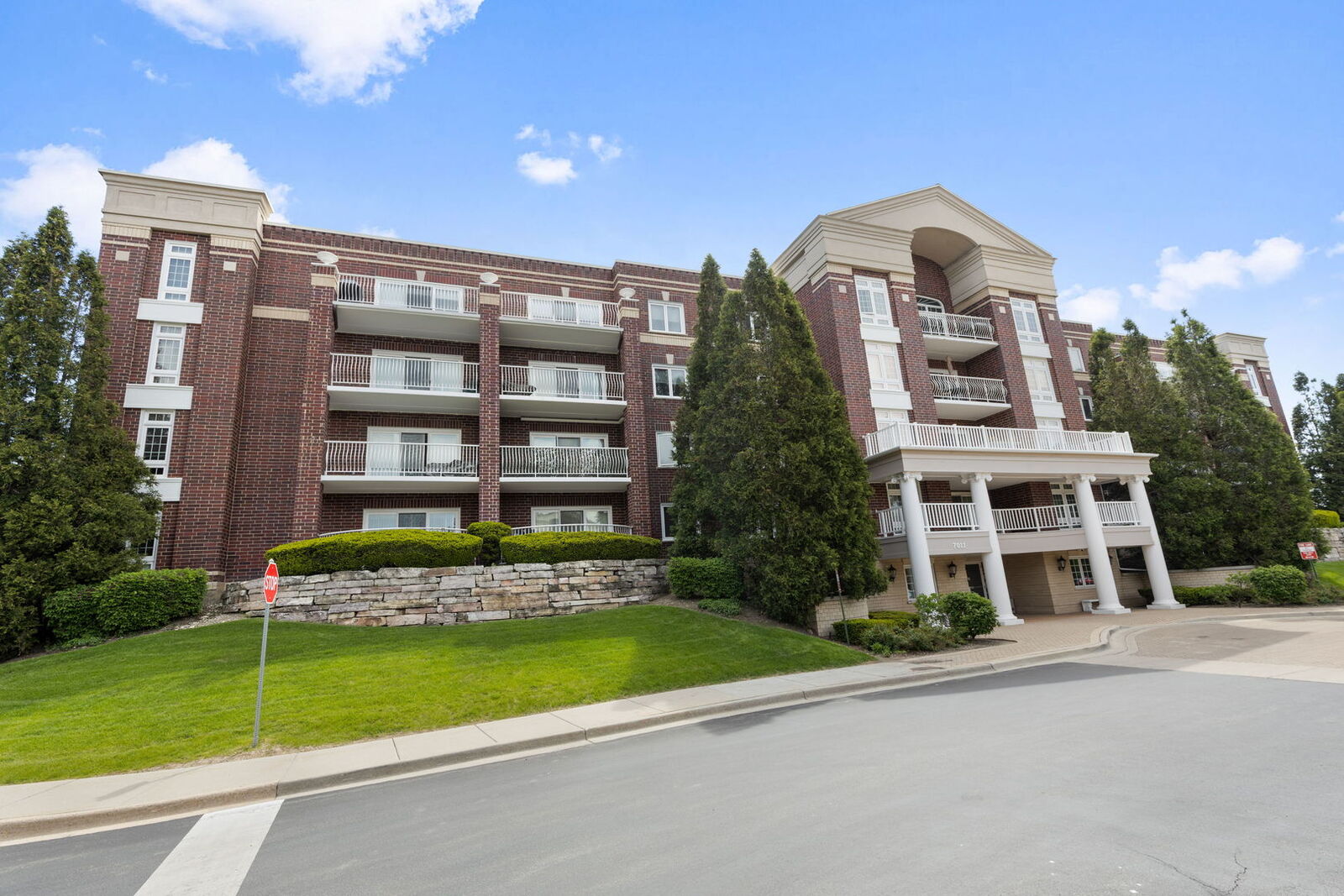 Property Photo:  7011 W Touhy Avenue 509  IL 60714 
