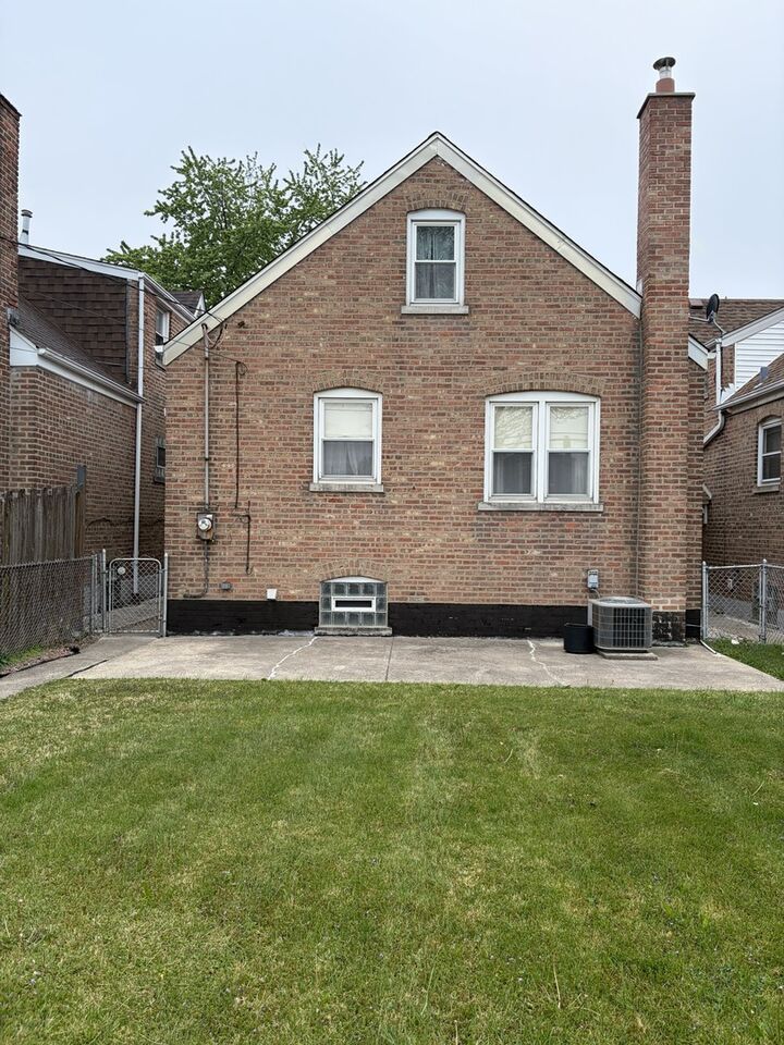 Property Photo:  5121 S Springfield Avenue  IL 60632 