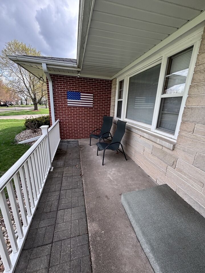 Property Photo:  1202 N 4th Street  IA 52732 
