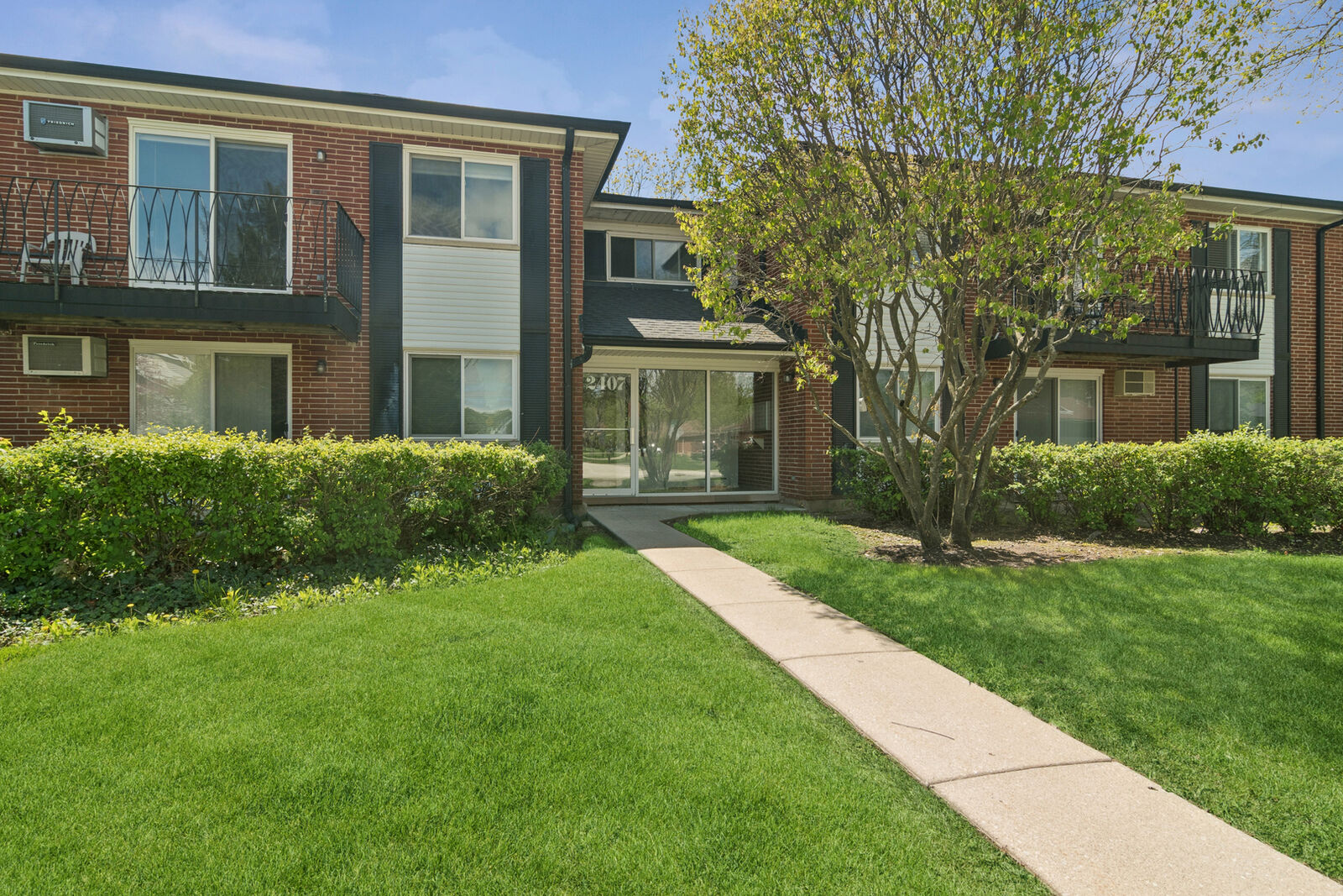 Property Photo:  2407 E Olive Street 2F  IL 60004 
