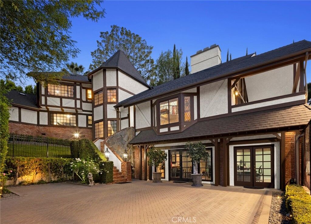 Property Photo:  19540 Wells Drive  CA 91356 