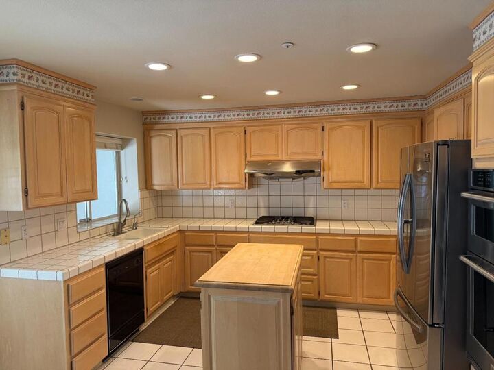 Property Photo:  