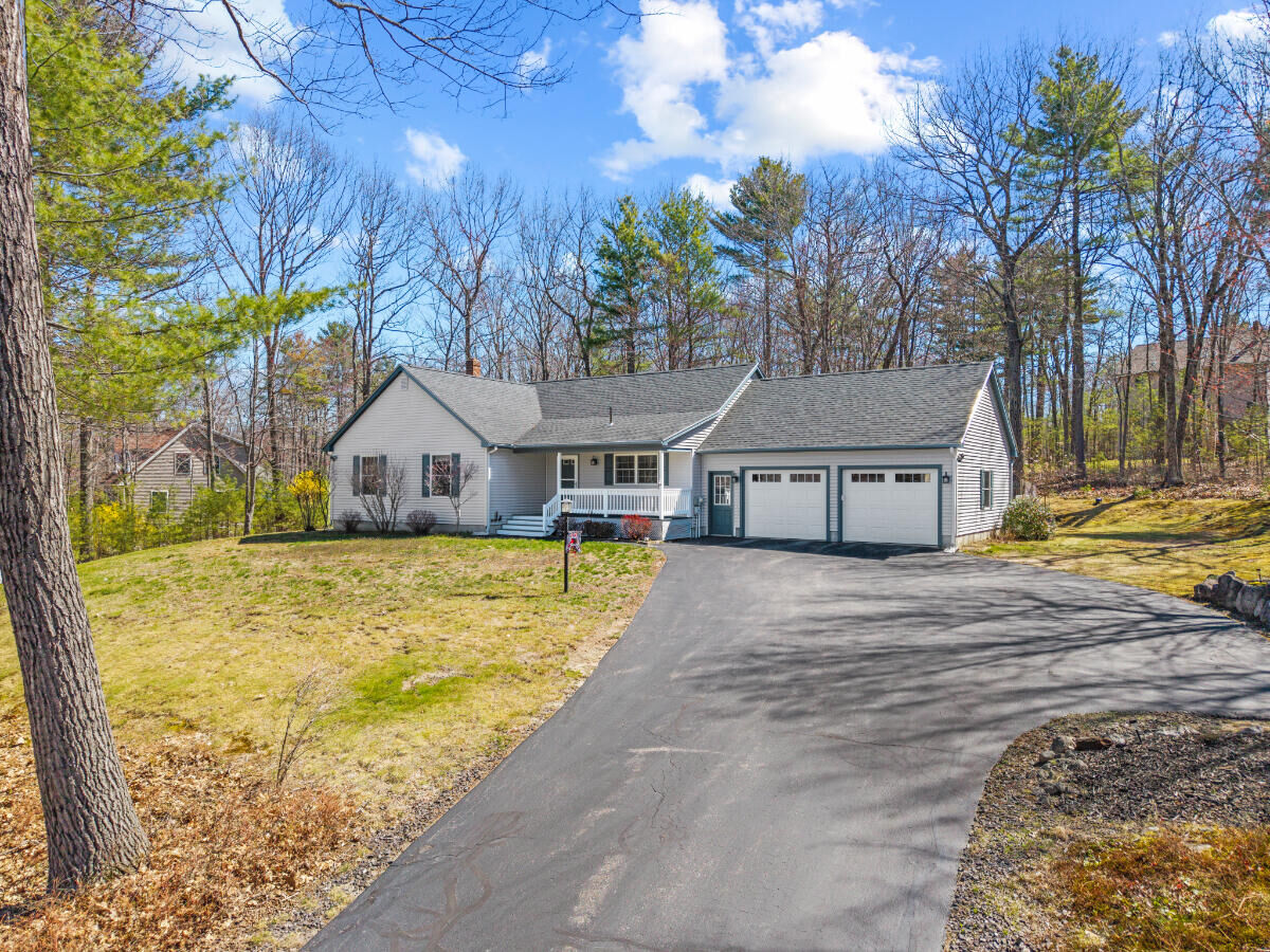 Property Photo: 33 Ambrose Circle ME 04039