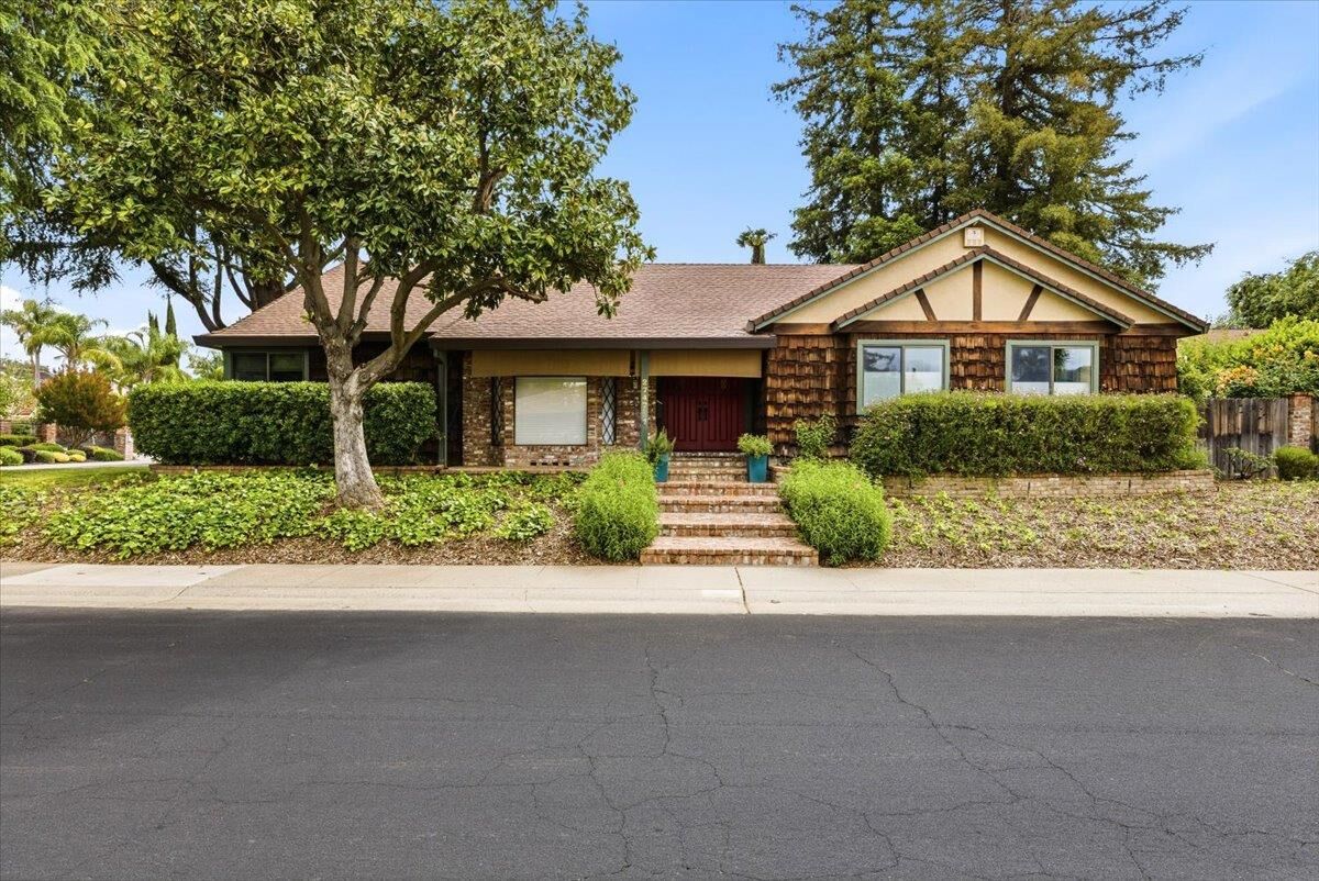 Property Photo:  2747 Bradshaw  CA 95827 
