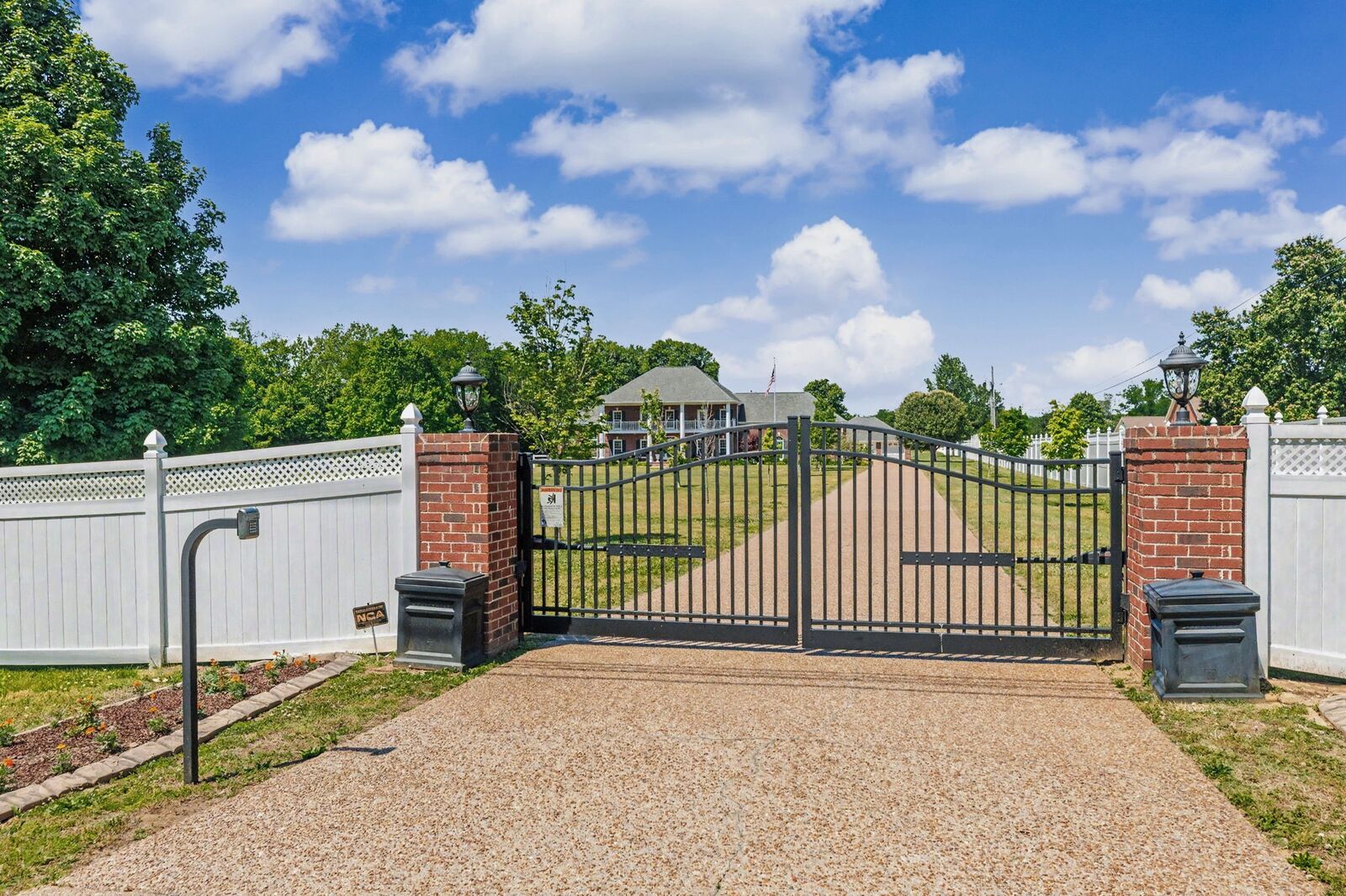 Property Photo:  1916 S Mount Juliet Rd  TN 37122 